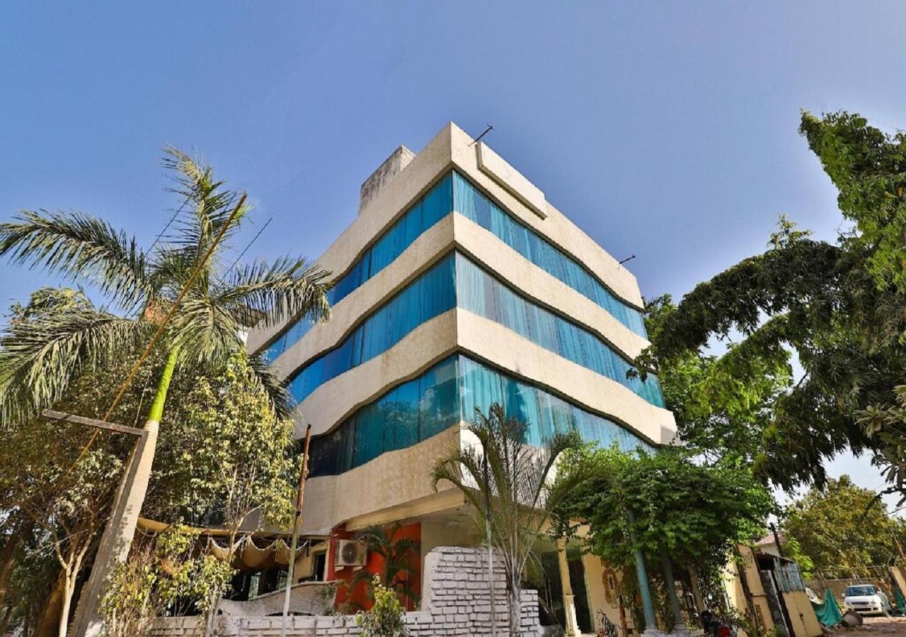 The Sky Imperial Hotel Yahvi Vadodara Eksteriør billede