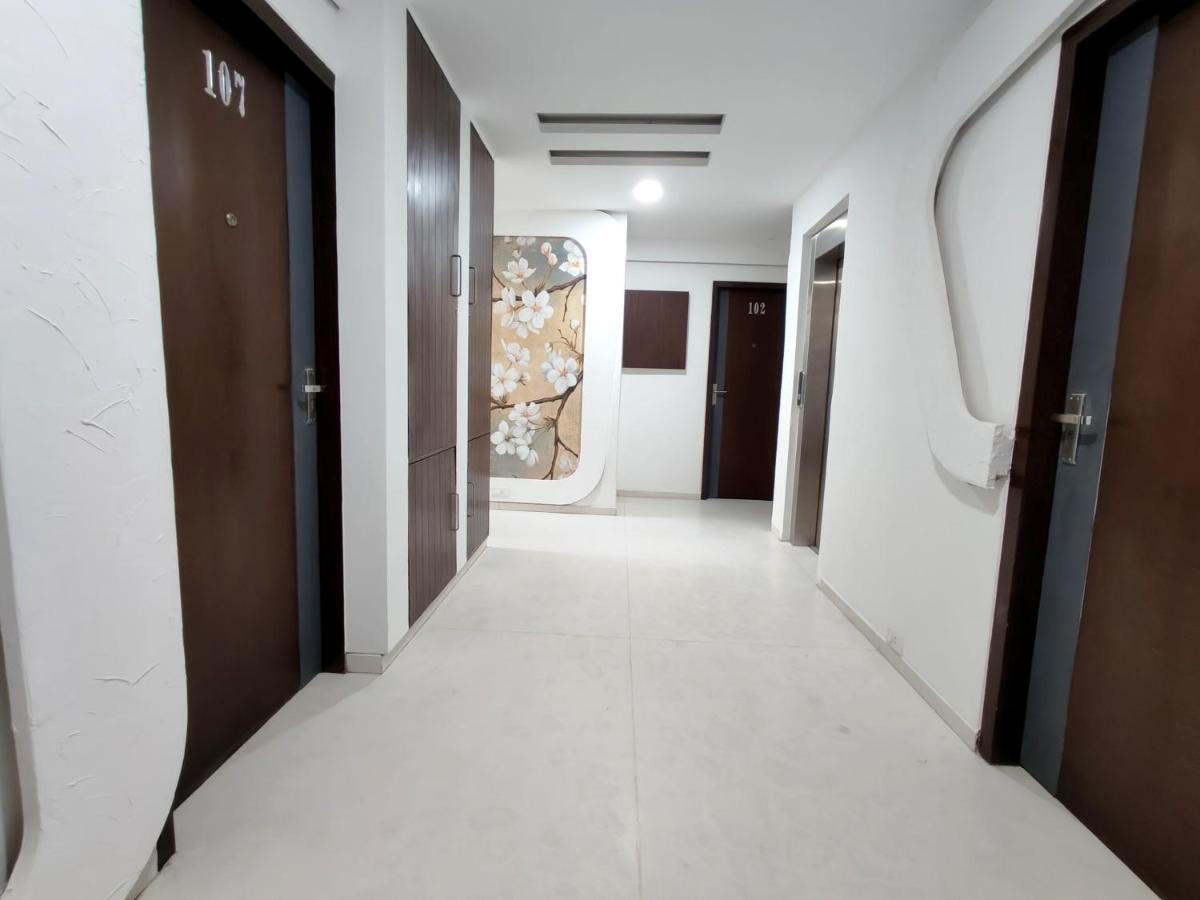 The Sky Imperial Hotel Yahvi Vadodara Eksteriør billede