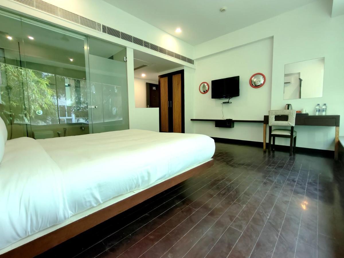 The Sky Imperial Hotel Yahvi Vadodara Eksteriør billede