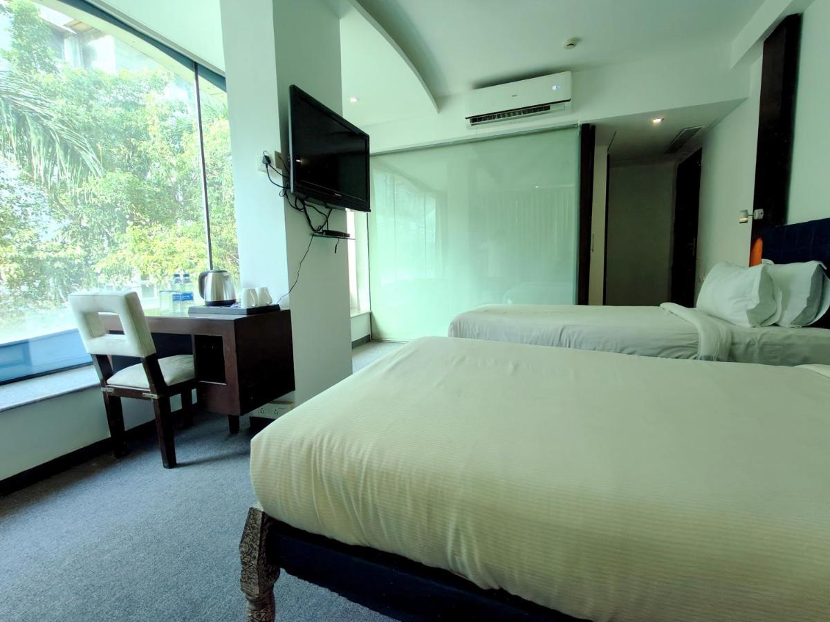 The Sky Imperial Hotel Yahvi Vadodara Eksteriør billede
