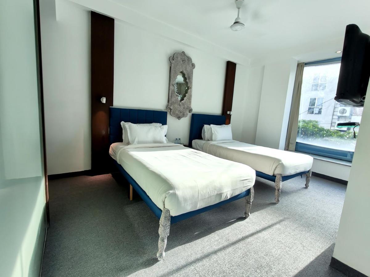 The Sky Imperial Hotel Yahvi Vadodara Eksteriør billede